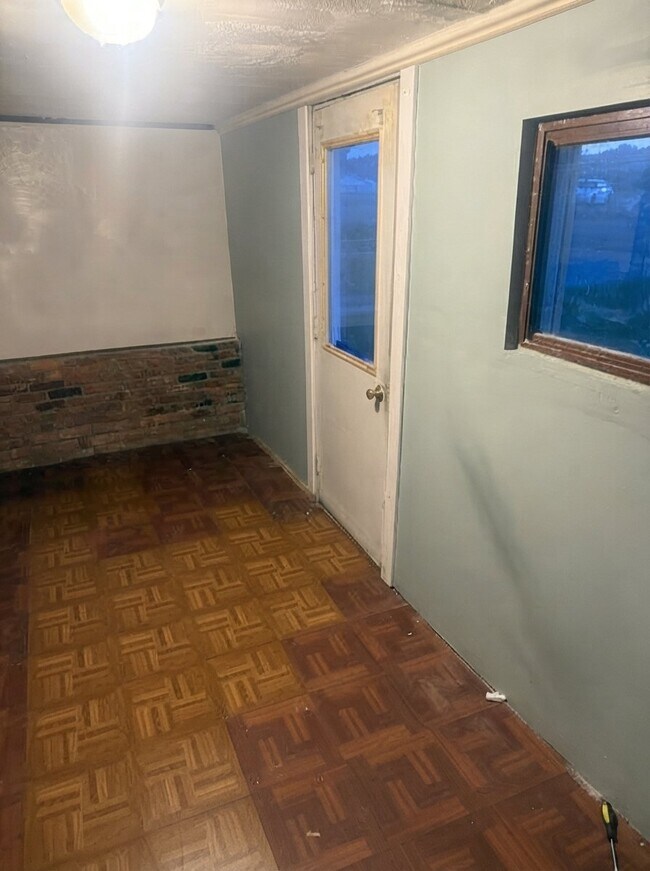 Foto del edificio - 300 E 8th St
