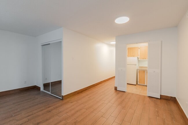 Building Photo - 2285 Rue St Mathieu