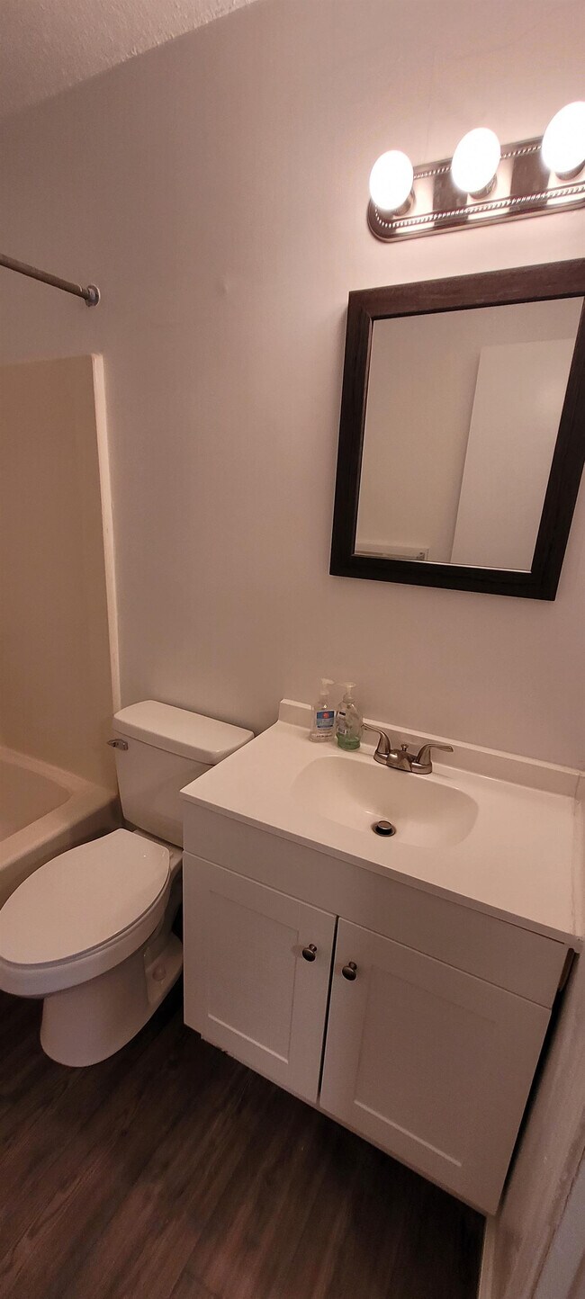 Building Photo - 2613 Stewart Dr