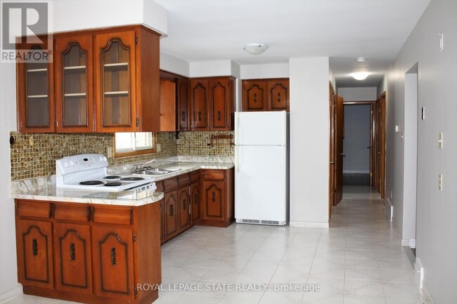 Building Photo - 69 Adair Ave N