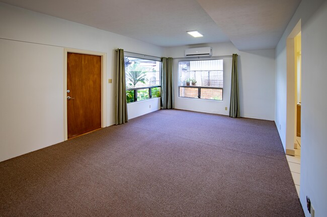 Living Room - 94-872 Lumiholoi St