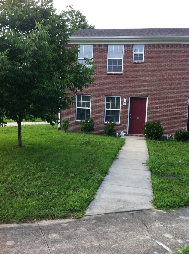 Primary Photo - 100 Laurel Ln