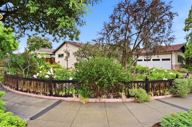 Foto del edificio - 927 Lorne Way