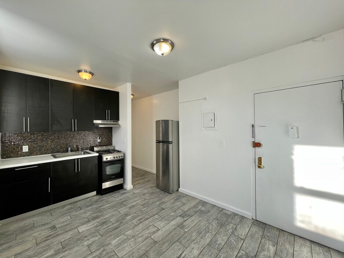 Foto principal - 301 E 110th St