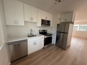 Building Photo - 6123 Montecito Blvd