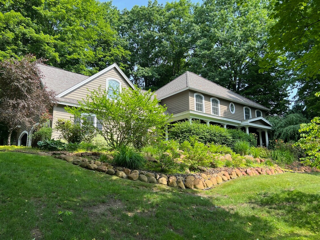 Primary Photo - 10269 E White Pine Ln