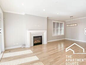 Building Photo - 3347 N Kenmore Ave