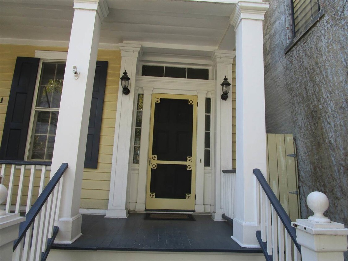 Primary Photo - 301 Grove St