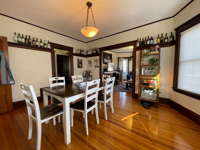 Building Photo - 54 Hobson St