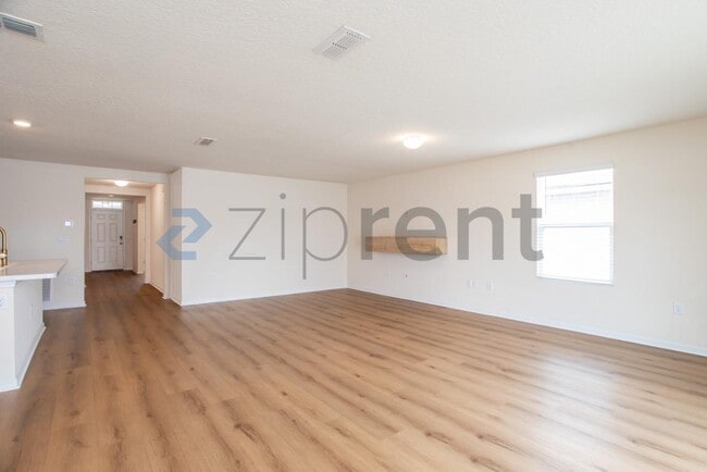 Building Photo - Unit