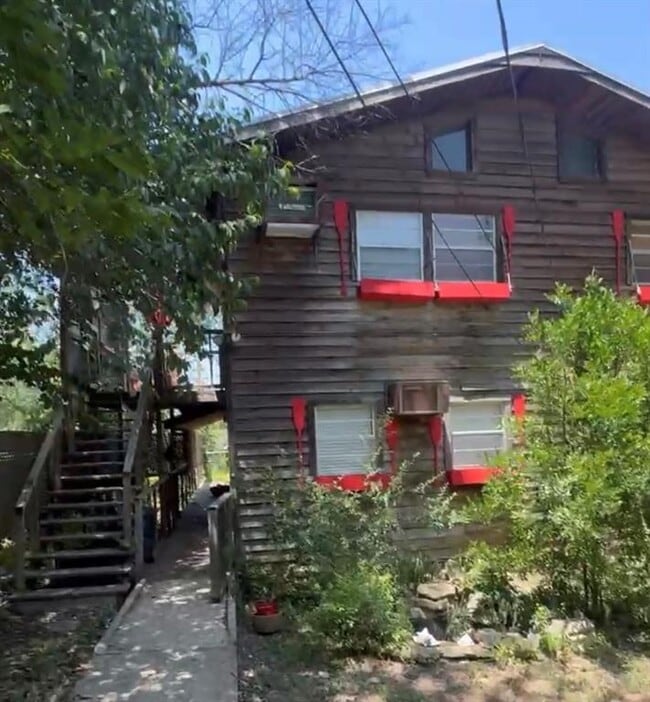Building Photo - 16142 Spring Branch Trail