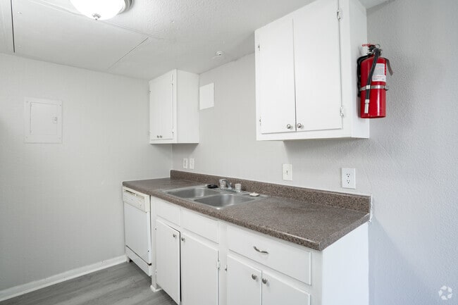 1BR, 1BA - 721SF - Kitchen - Beautiful, spacious property with an excellent location!