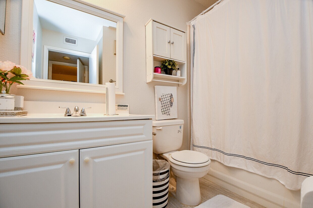 Foto del edificio - 8055 Cambridge St