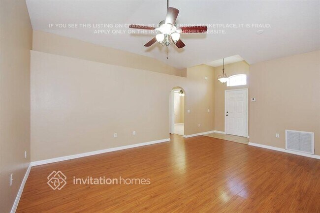 Foto del edificio - 14127 Econ Woods Ln