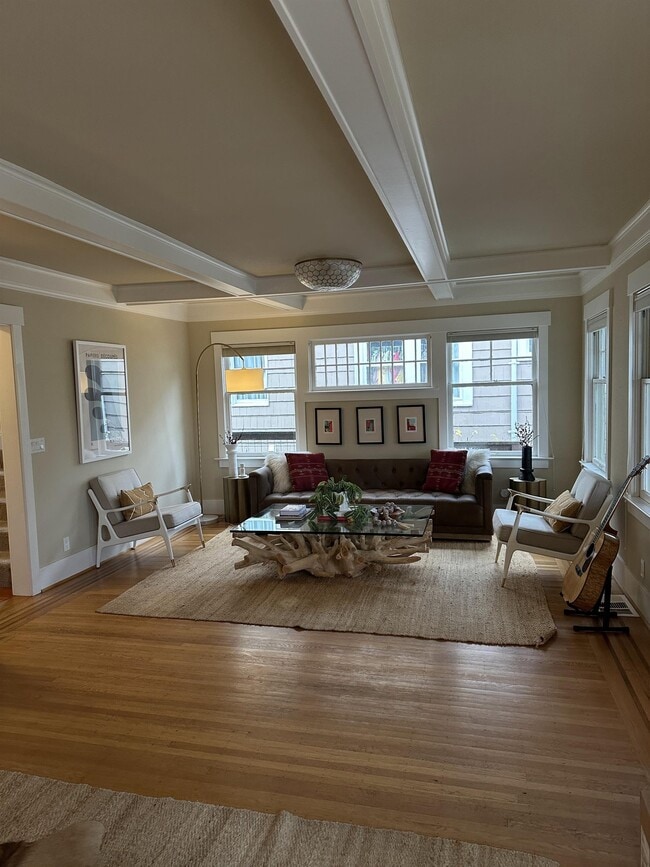 Building Photo - 335 23rd Ave E