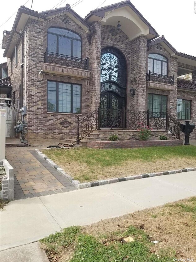 Foto principal - 40-12 215th St