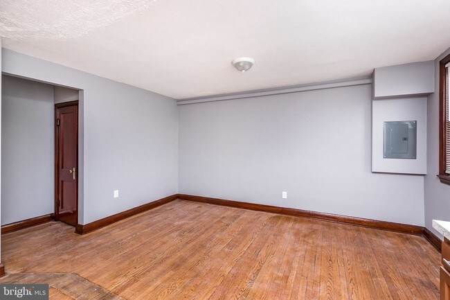 Building Photo - 425 Hornel St