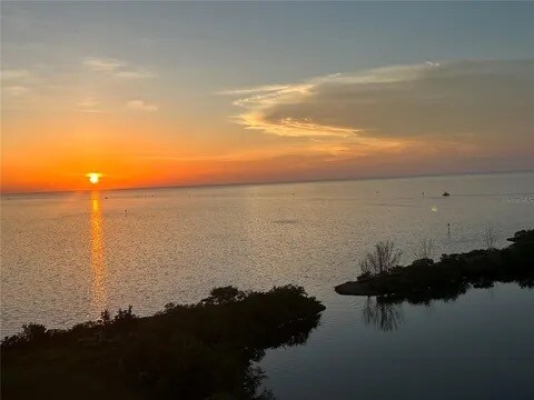 Foto del edificio - 5915 Sea Ranch Dr