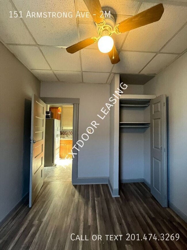 Foto del edificio - 151 Armstrong Ave