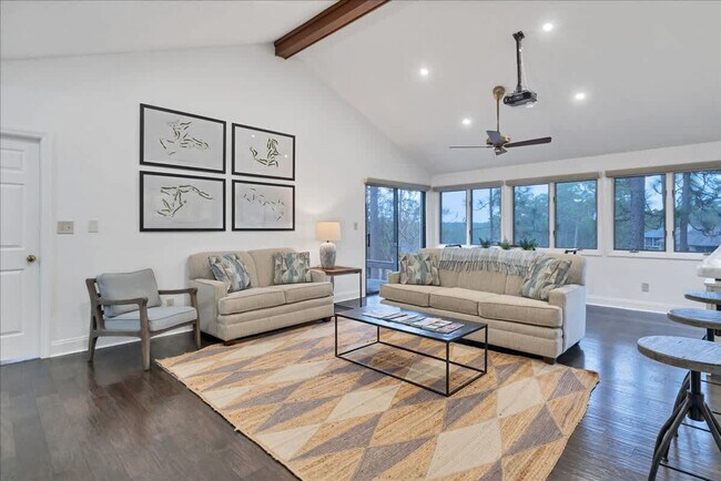 Foto del edificio - 240 Barton Hills Ct