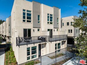 Building Photo - 2718 Rana Way