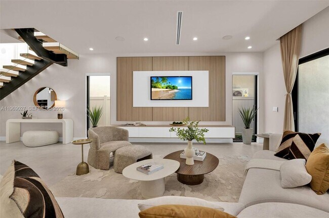 Building Photo - 920 NE 17th Ave