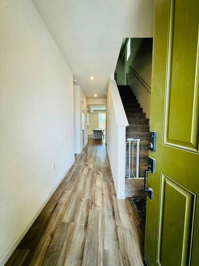 Building Photo - 3026 Kenwood Cir