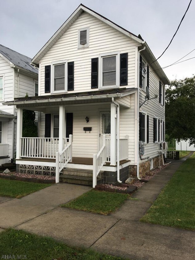 Primary Photo - 118 W South St