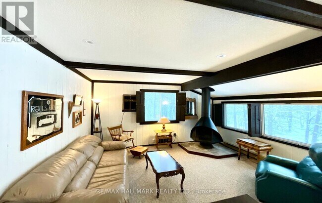 Photo du bâtiment - 33 Huronwoods Dr