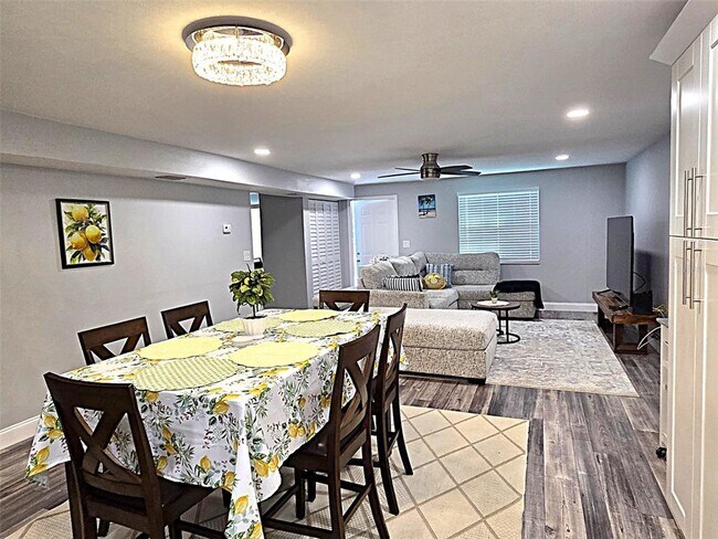 Foto del edificio - 5105 Tangerine Ave S