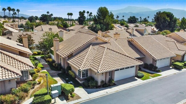 Building Photo - 556 La Costa Dr