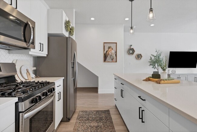 Building Photo - Lovely, Modern Townhome in Scenic Ivins