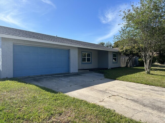Foto del edificio - 1574 Redwood Ave