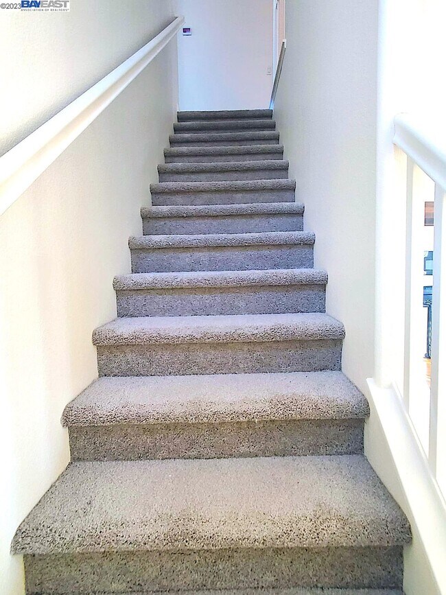 Building Photo - 2760 Silhouettes St