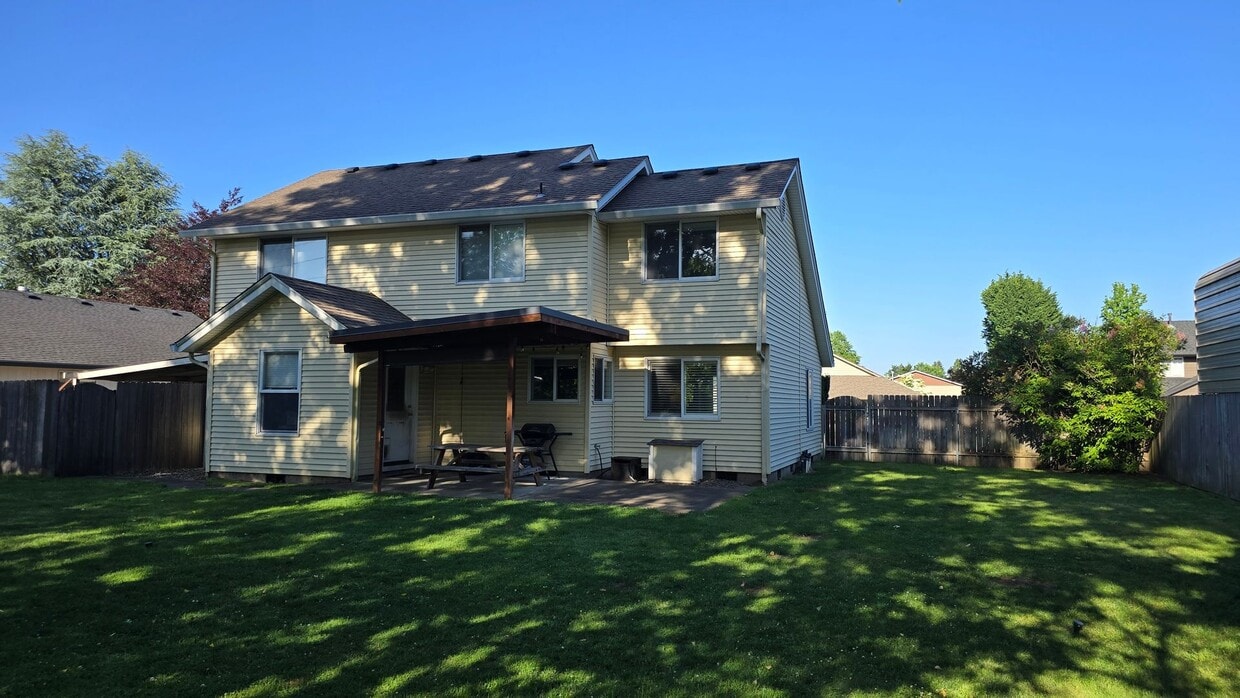 Building Photo - Amazing 4 bedroom home