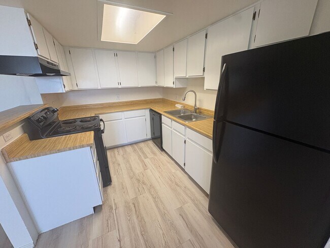 Building Photo - Cozy 1 Bedroom