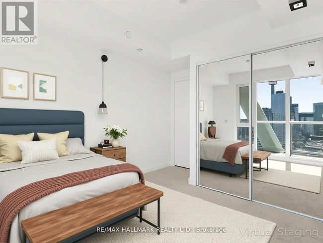 Building Photo - 230 Simcoe St