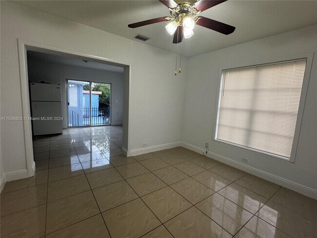 Foto del edificio - 1060 NW 116th St