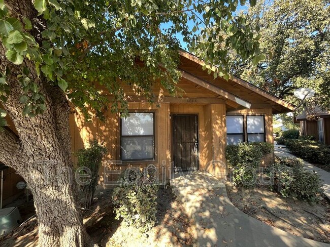 Building Photo - 1266 Tustin Cir