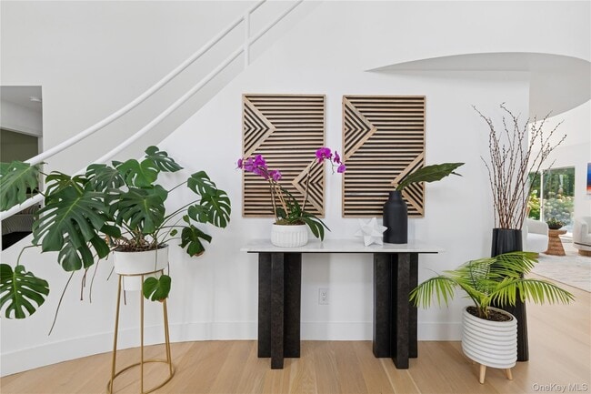 Building Photo - 10 Lakewood Ln