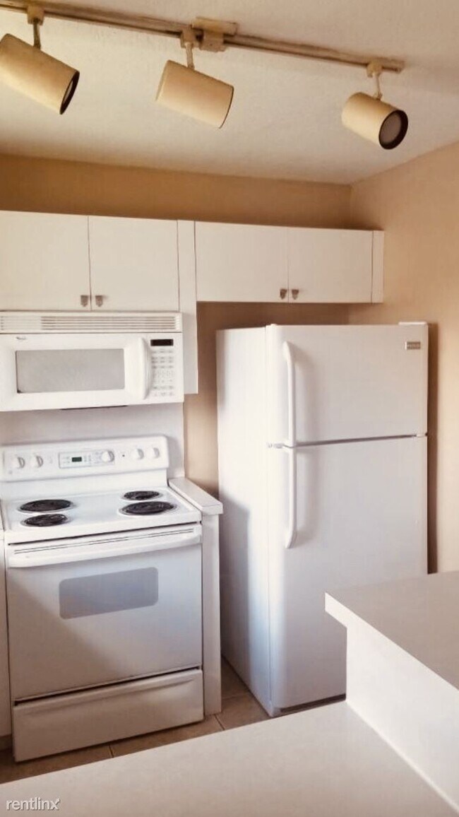 Building Photo - 3 br, 2 bath  - Cove Briarbay