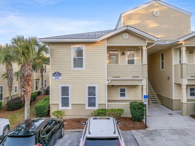 Building Photo - Close to the Beach!  2BR/2BA condo right o...