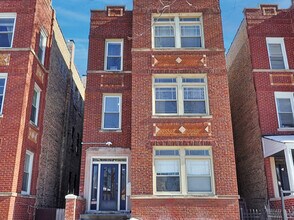 Building Photo - 2621 N Hamlin Ave