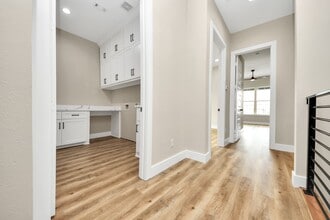 Building Photo - 127 E 38th St