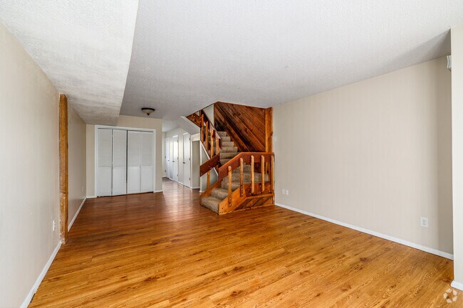 2 habitaciones, 1,5 baños - 900 pies cuadrados - Sala de estar - Gazebo Apartments