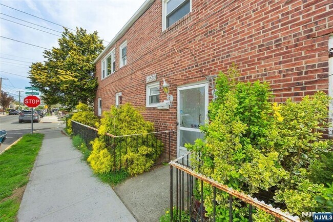 Foto del edificio - 826 7th St