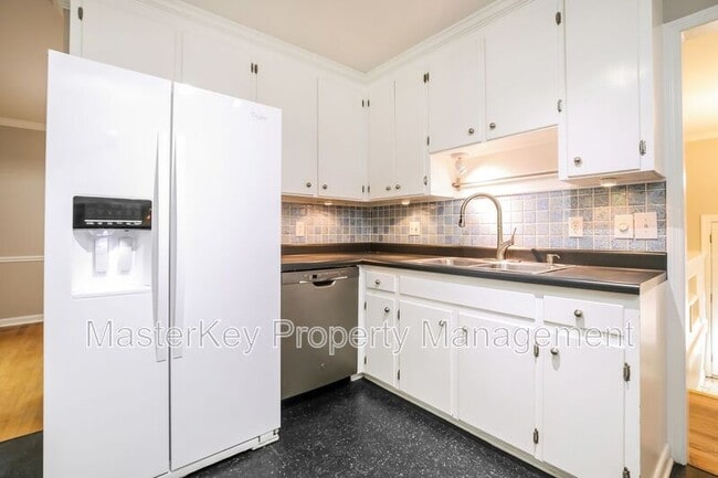 Foto del edificio - 916 Tanglewood Dr