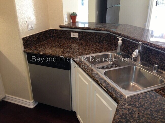 Foto del edificio - 9263 Regents Rd