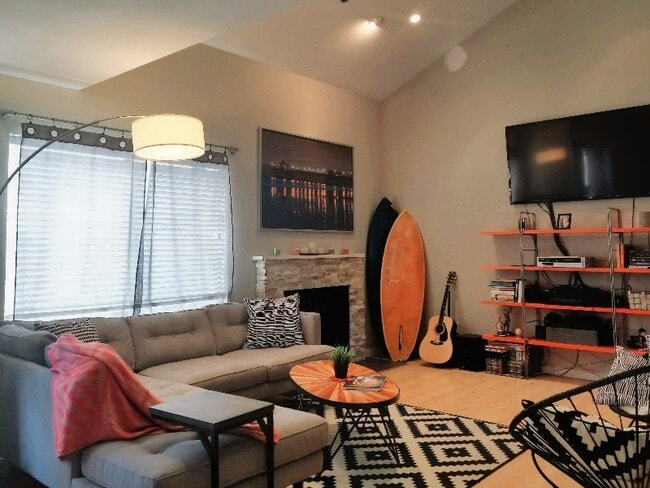 Photo - 543 Victoria St House