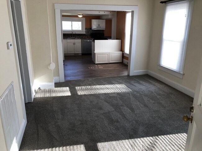 Foto del edificio - Charming 1920s Bungalow Steps from Downtown Mebane!